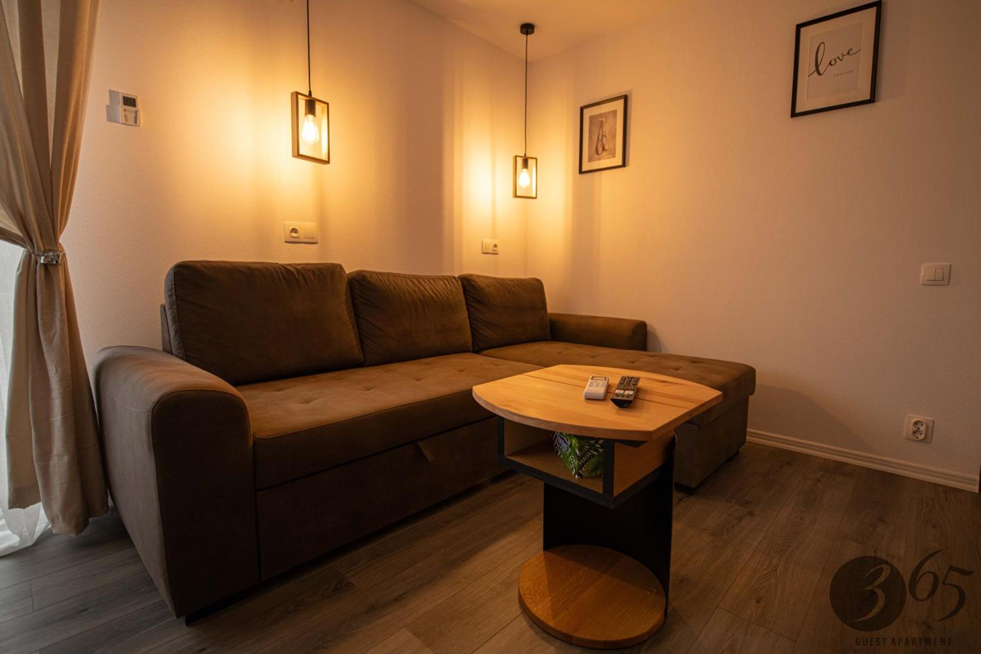 365 Guest Apartment Hunedoara Bagian luar foto