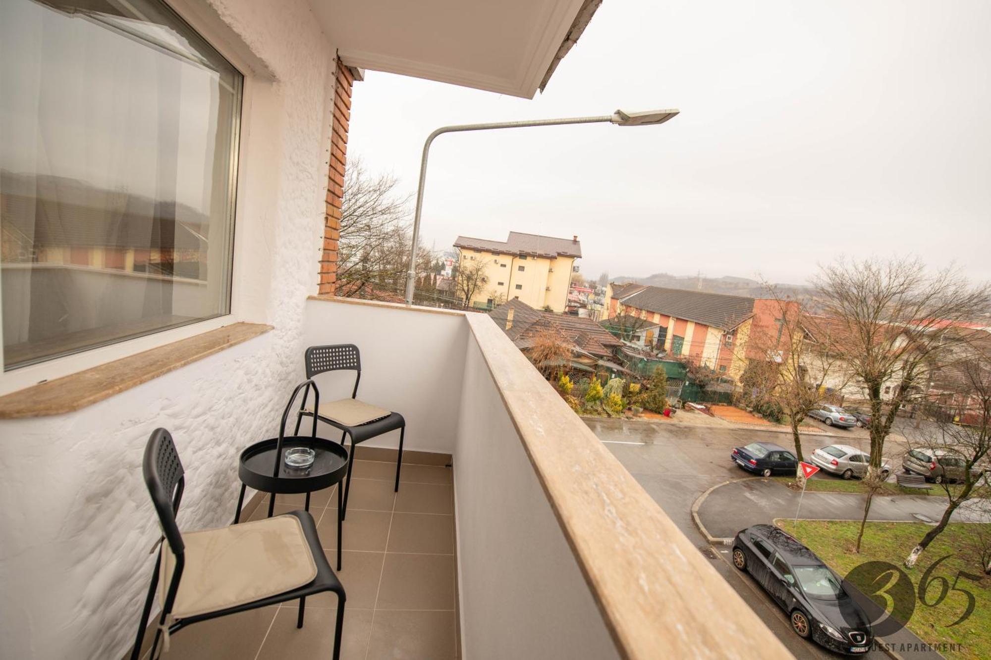 365 Guest Apartment Hunedoara Bagian luar foto